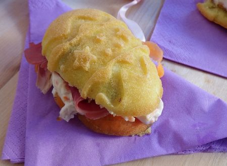 Muffin pasquali con prosciutto crudo e insalata russa