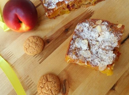 Torta di pesche e amaretti