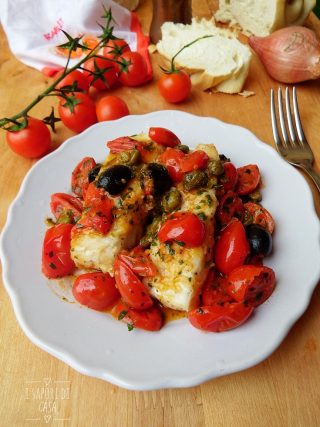 Filetti di merluzzo con pomodorini capperi e olive