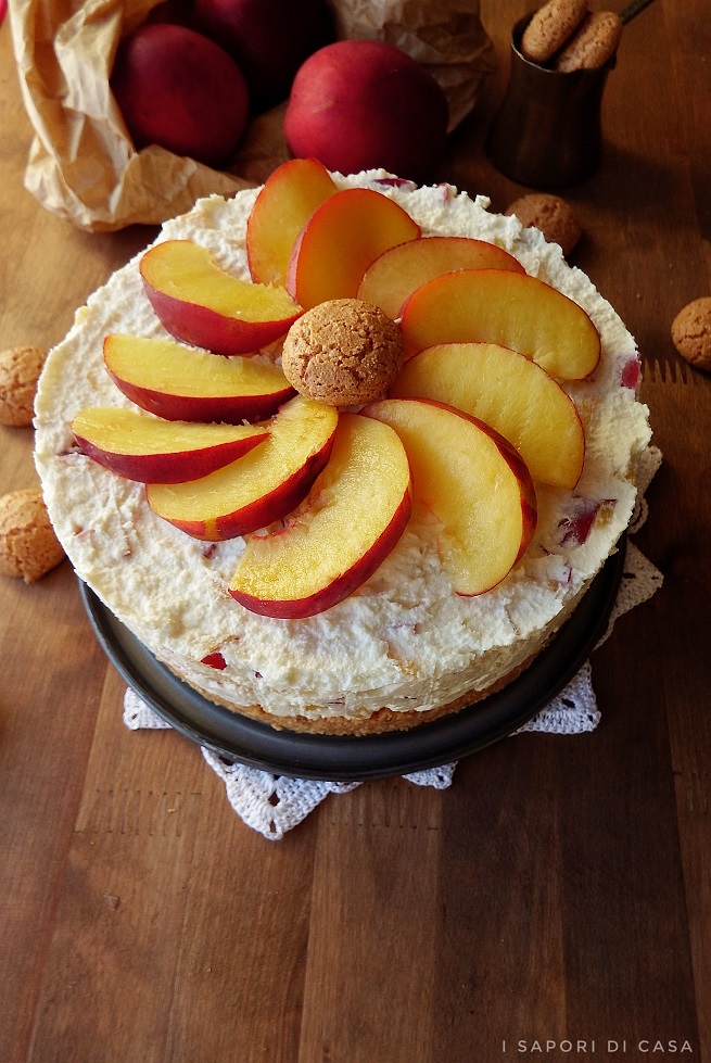 Cheesecake alle pesche e amaretti