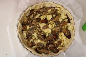 Torta salata con funghi e mozzarela