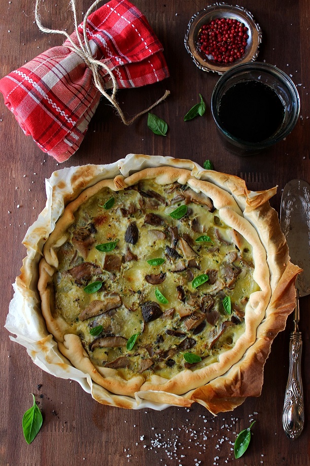 Torta salata con funghi e mozzarella