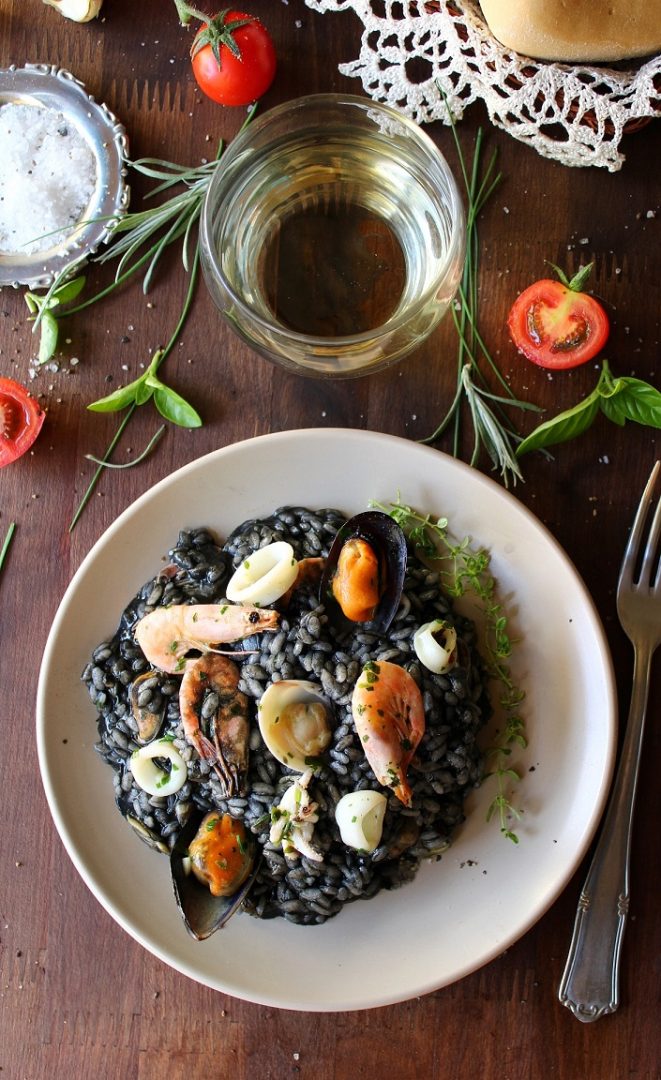 RISOTTO AL NERO DI SEPPIA E FRUTTI DI MARE I SAPORI DI CASA