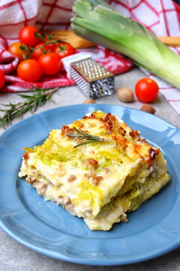 LASAGNE BIANCHE CON PORRI E SALSICCIA I SAPORI DI CASA