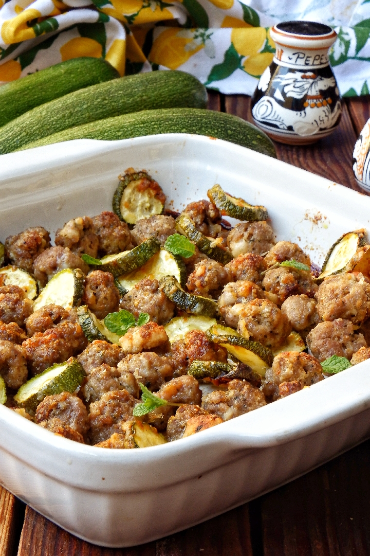 POLPETTE E ZUCCHINE AL FORNO – I SAPORI DI CASA