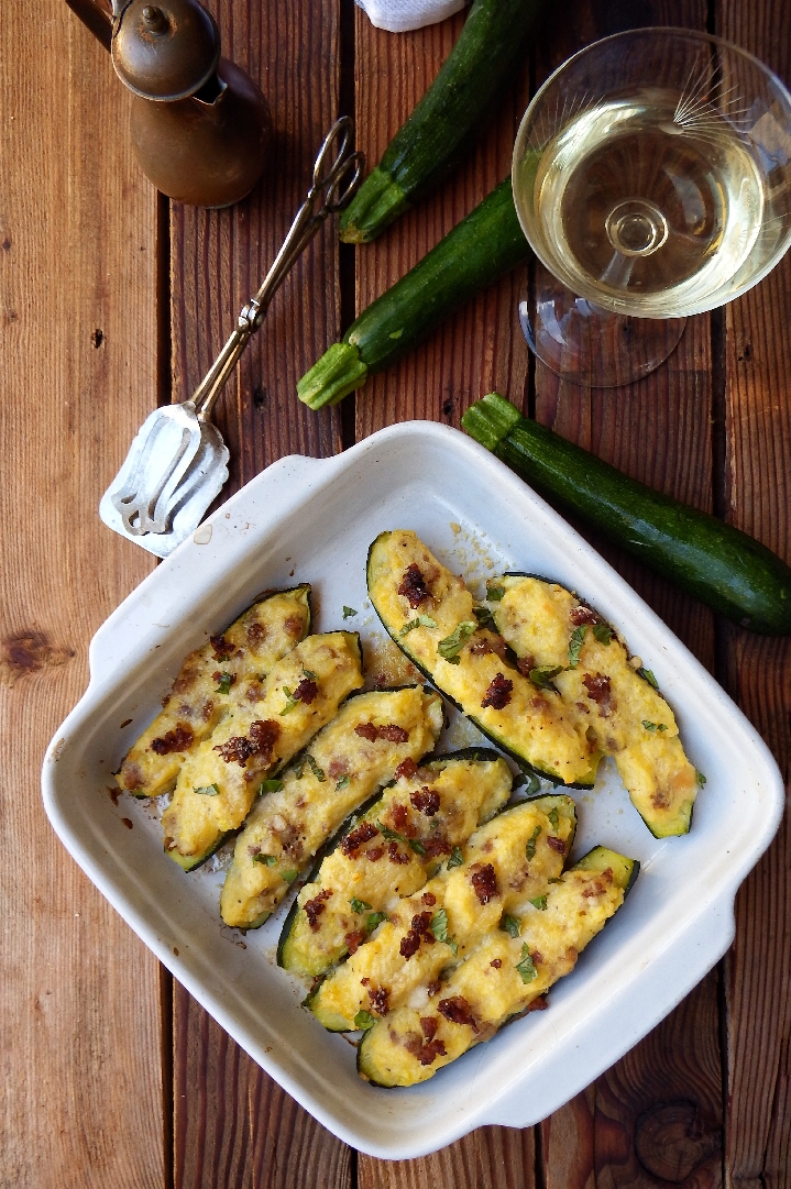 ZUCCHINE RIPIENE CON PATATE E SALSICCIA – I SAPORI DI CASA
