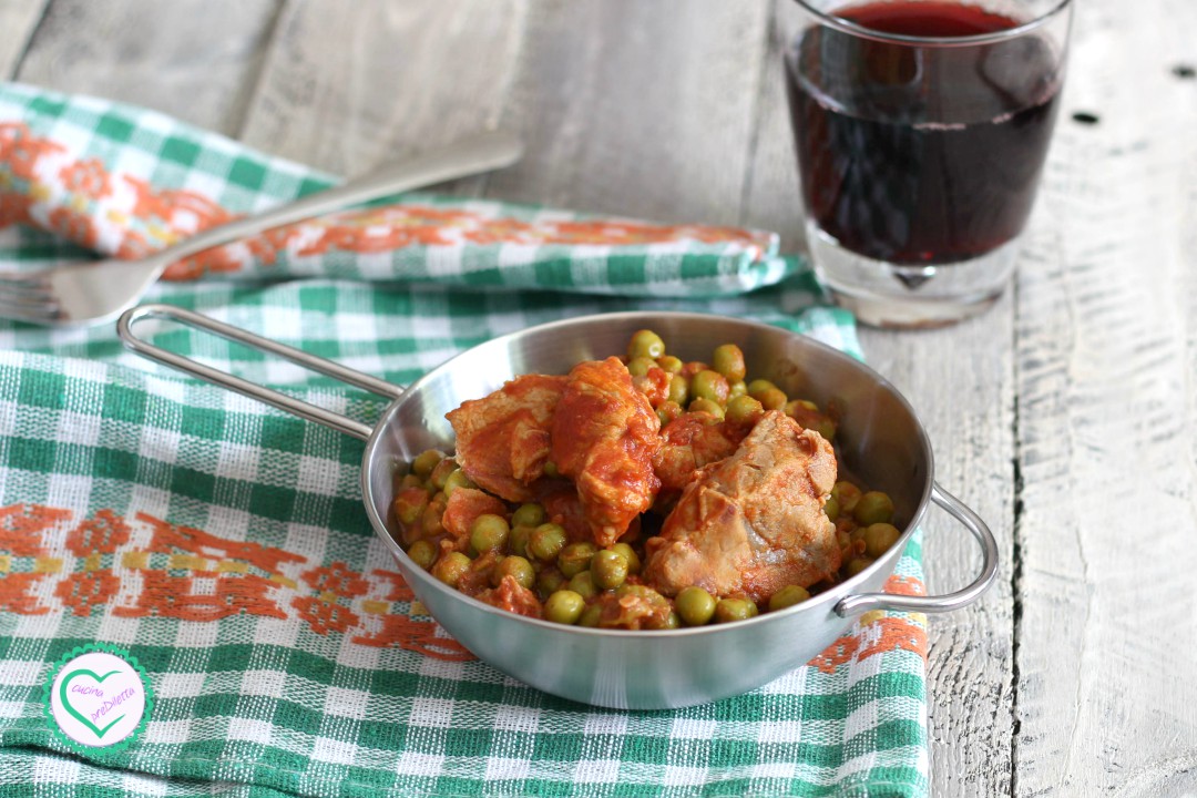 Ricetta Carne al sugo con piselli