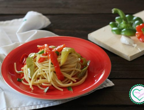 Spaghetti con peperoni fritti