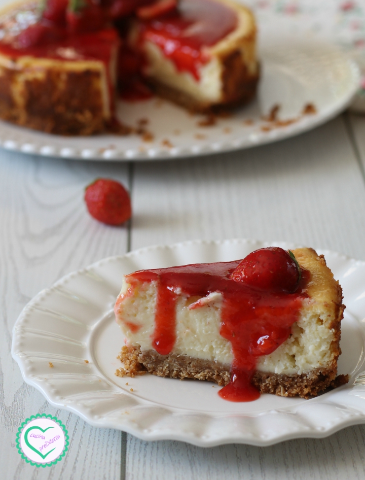 Cheesecake cotta con salsa di fragole
