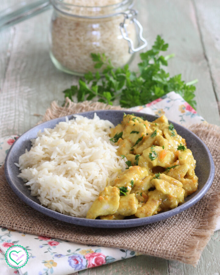 Straccetti di pollo al curry e latte di cocco, ricetta