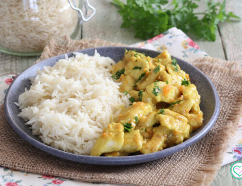 Straccetti di pollo al curry e latte di cocco