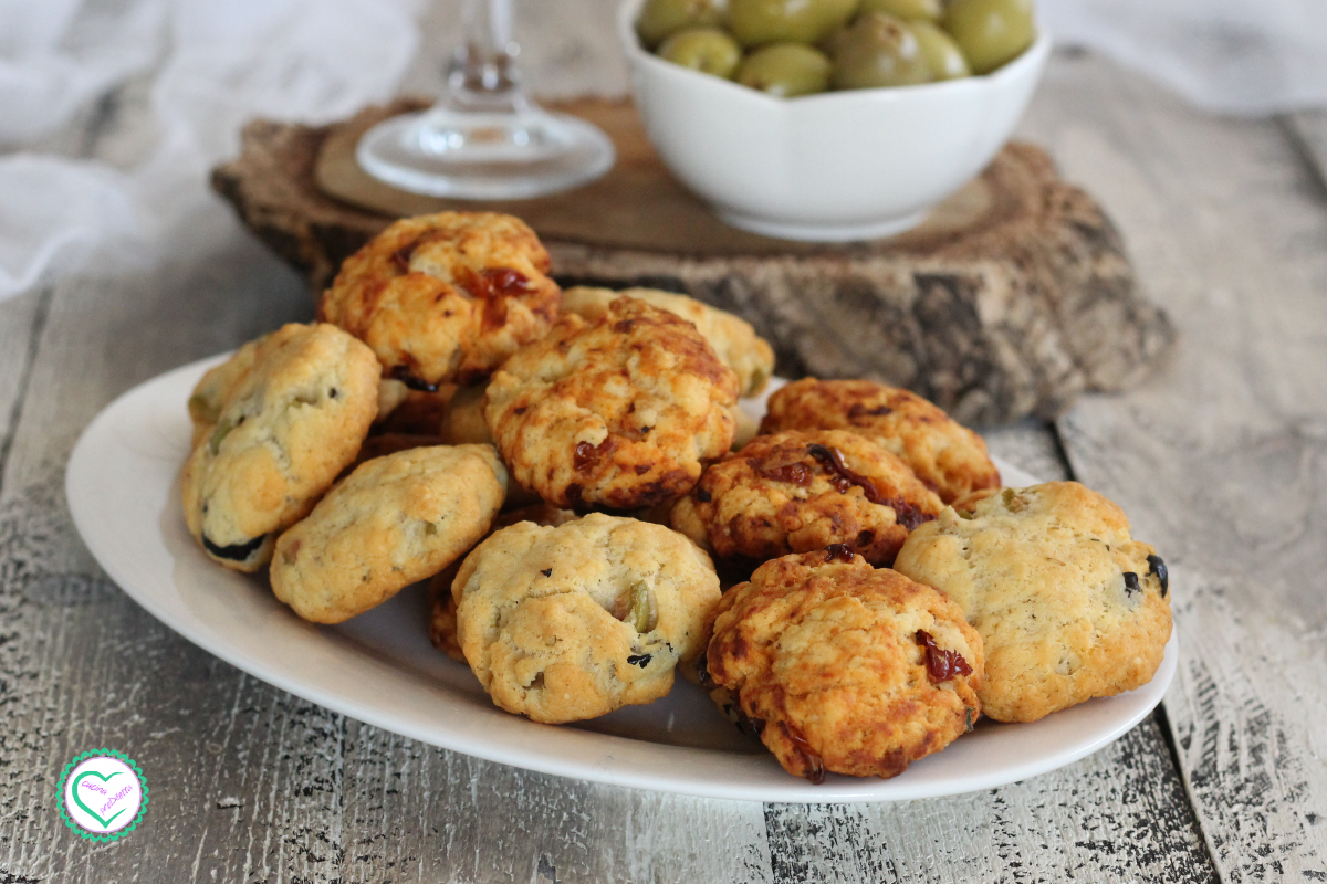 Ricetta Biscotti salati con olive e con pomodori secchi