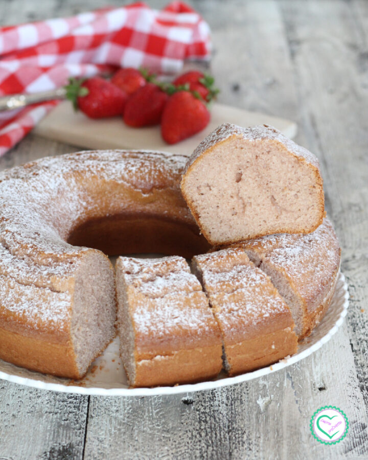 Ciambellone fragole e panna, ricetta facile