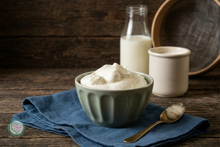 Yogurt greco denso e cremoso, dalla ricetta di yogurt e yogurt greco fatti in casa con la yogurtiera