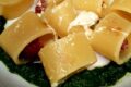 Calamarata con burrata affumicata e pistacchi