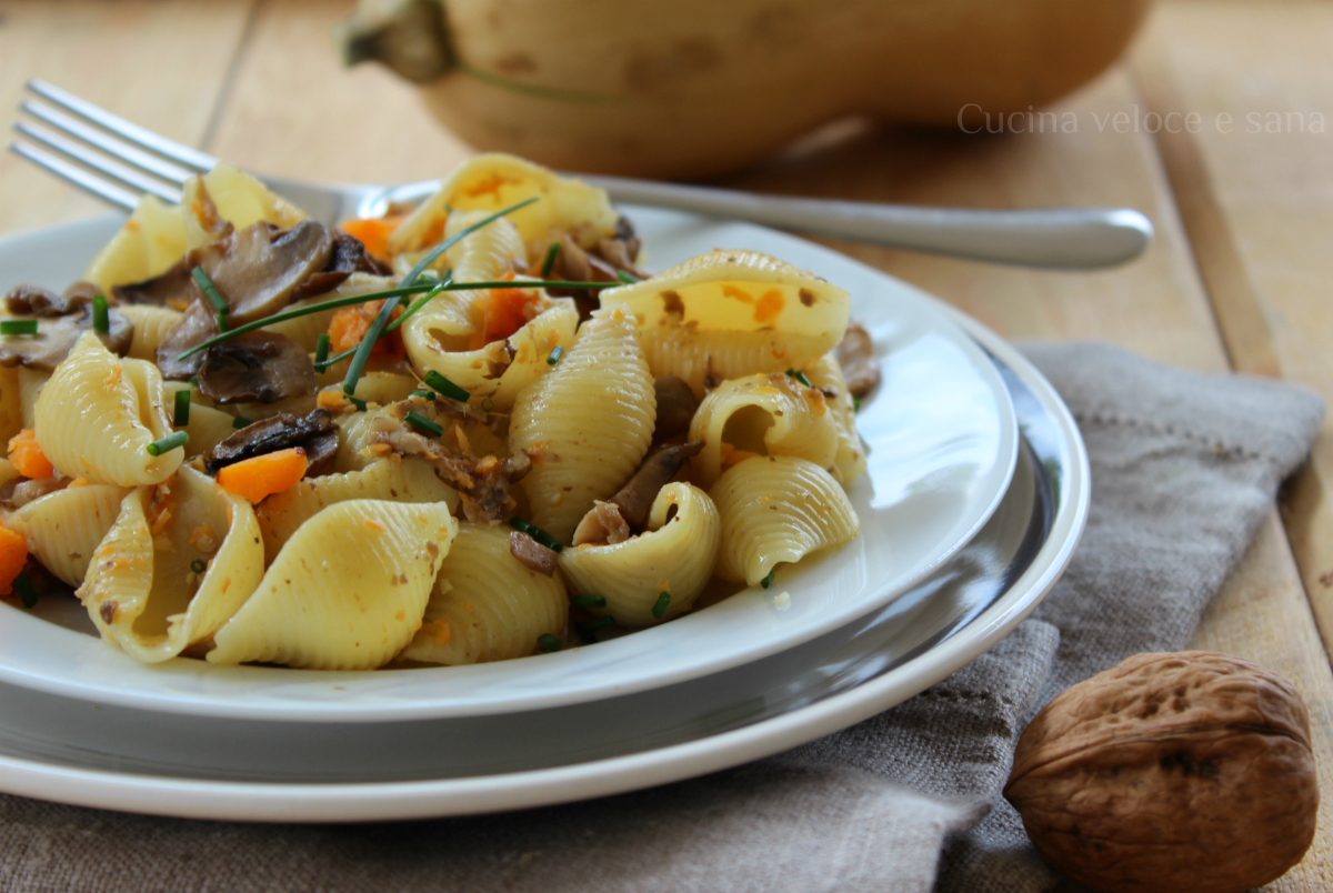 Pasta alla zucca, funghi e noci | Cucina veloce e sana