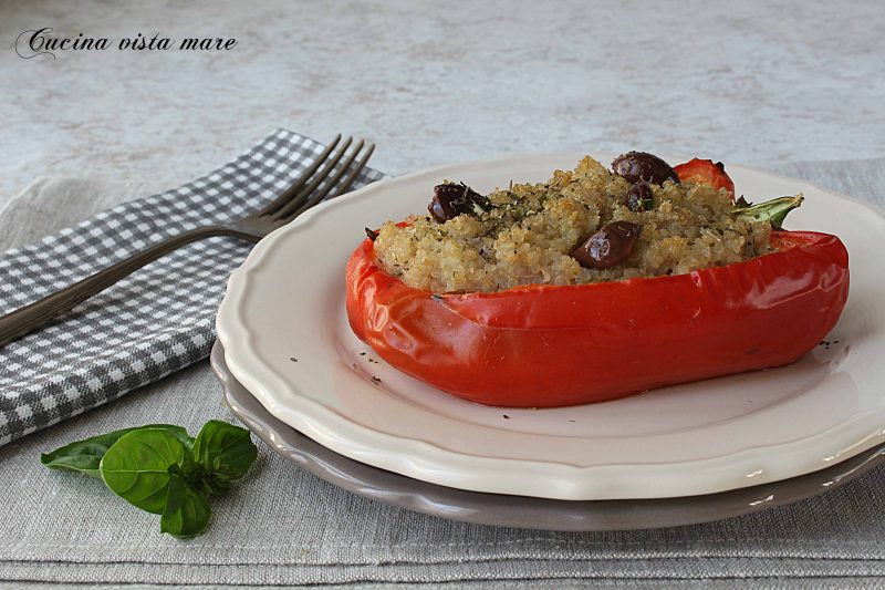 Peperoni ripieni di quinoa e verdure