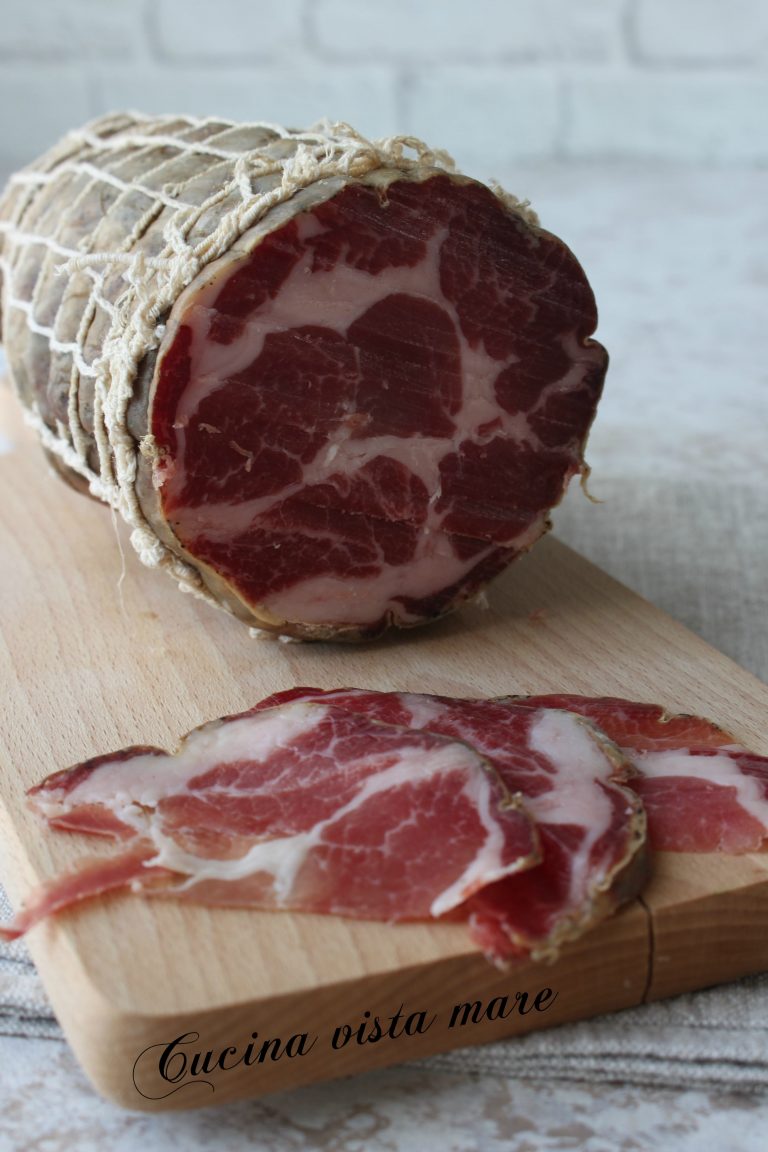 Coppa di maiale fatta in casa Cucina vista mare