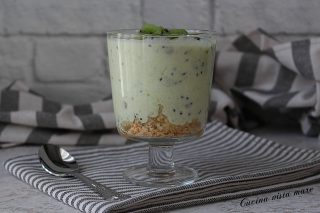 Coppa di yogurt e kiwi Cucina vista mare