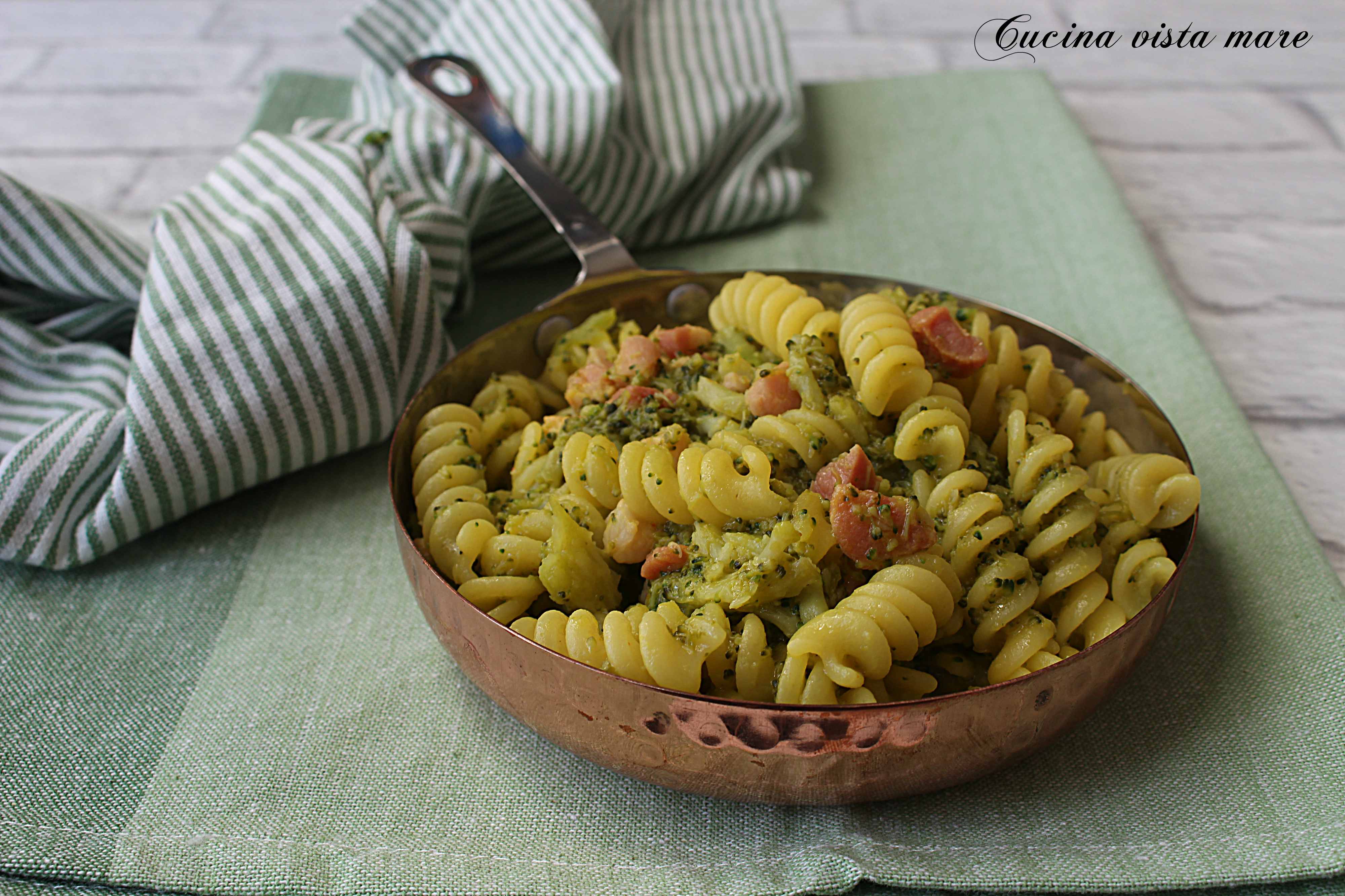 pasta pancetta e zafferano cremosa