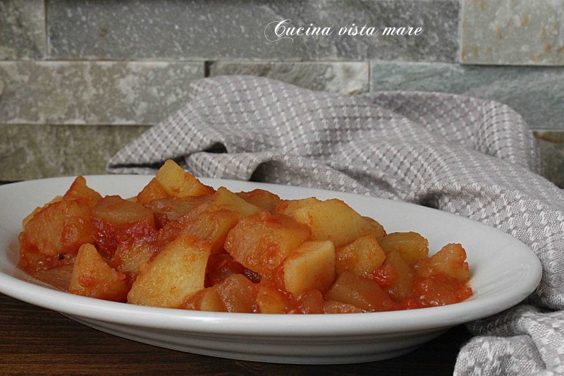 Patate al pomodoro nella slow cooker