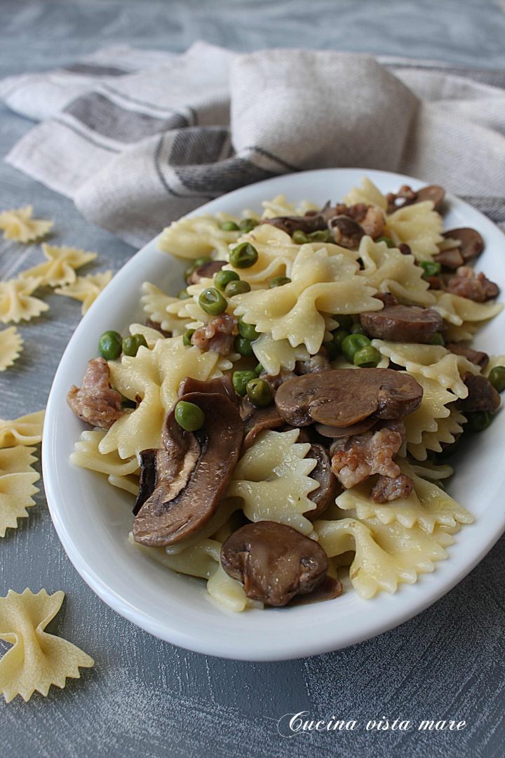 Pasta Funghi Piselli E Salsiccia