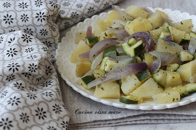 Contorno di patate cipolle e zucchine