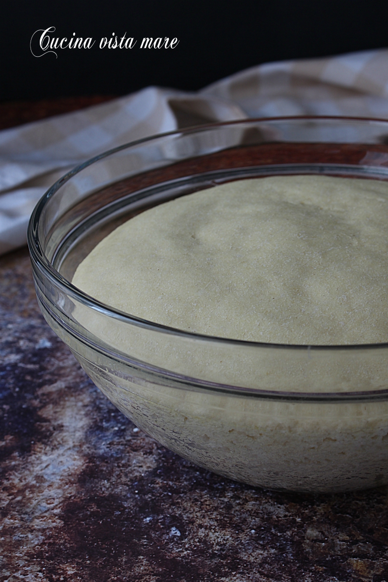 Impasto per pizza con semola Cucina vista mare