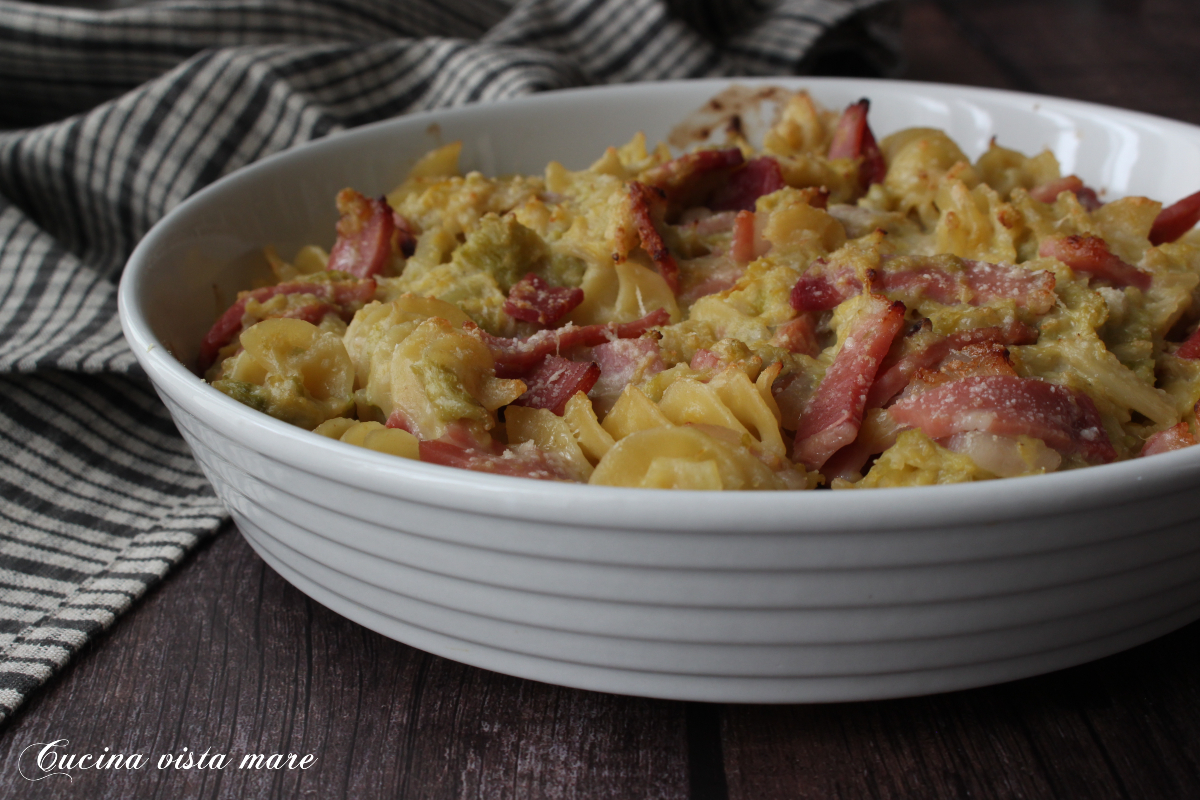 Pasta al forno verza e speck - Cucina vista mare