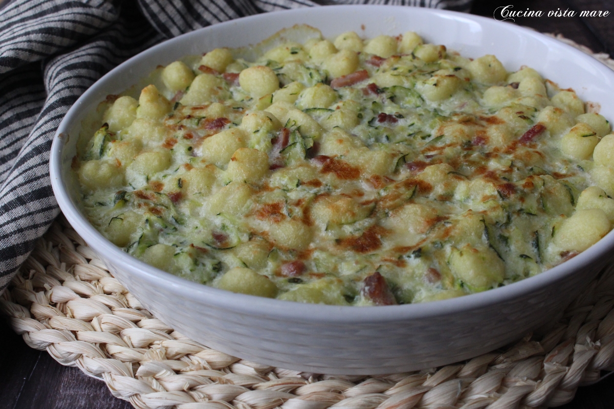 Gnocchi al forno zucchine e speck - Cucina vista mare