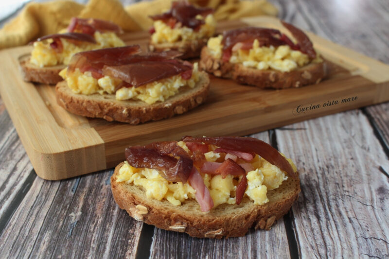 Bruschette uova e cipolla