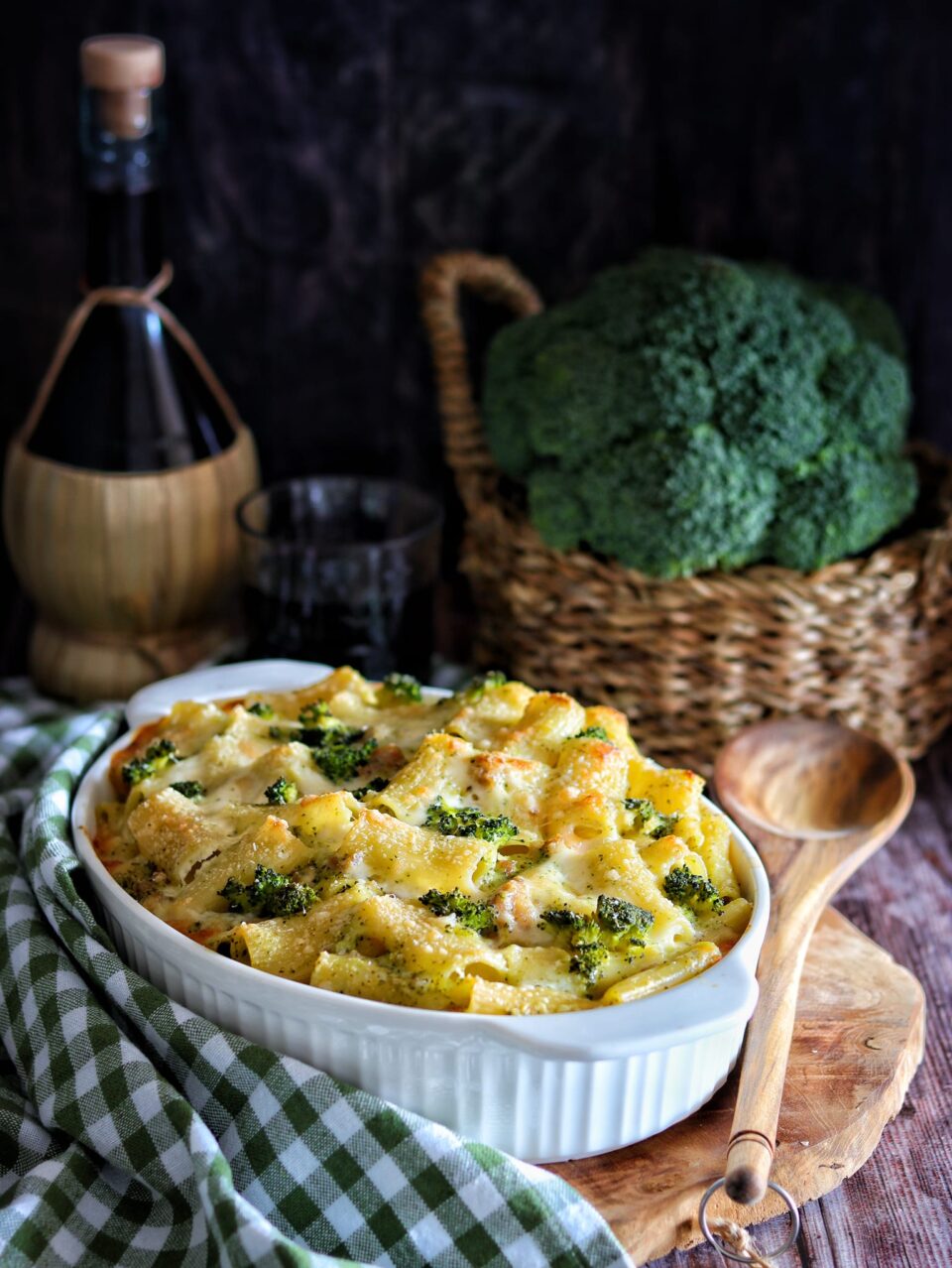 Pasta al forno con broccoli e salsiccia