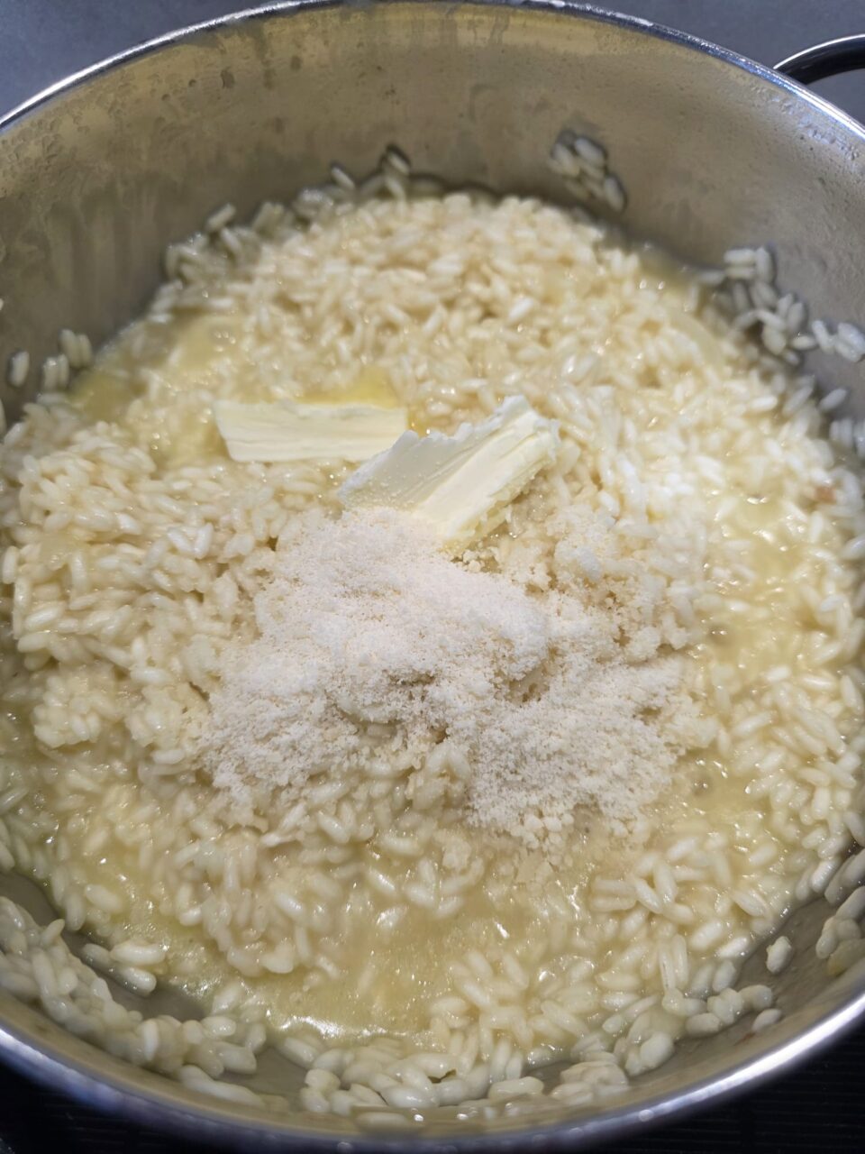 Sformato di riso al forno con prosciutto e mozzarella