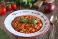Pappa al pomodoro toscana: la ricetta antispreco che trasforma il pane raffermo in un capolavoro