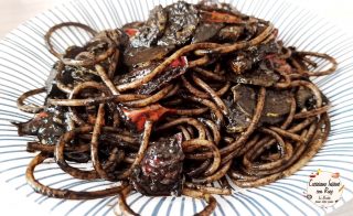 Spaghetti di farro con zucchine al nero di seppia