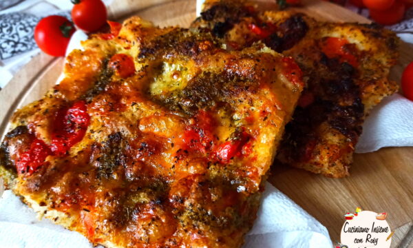 Pizza farcita doppio gusto (peperoni e tonno – mozzarella e pesto al basilico)