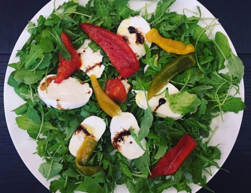 Insalata rucola, peperoni e mozzarella light