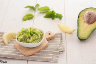 Crema di avocado spalmabile