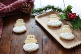 Biscotti natalizi di frolla e cocco