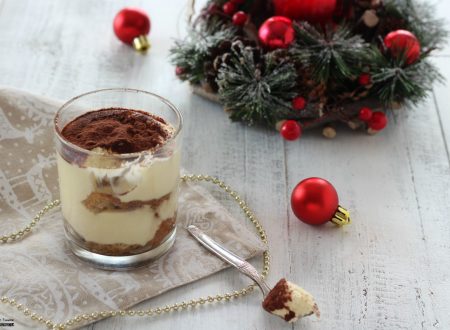 Tiramisù con pandoro in bicchiere Tiramisù con pandoro in bicchiere