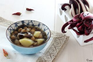 Zuppa di ceci e patate con radicchio