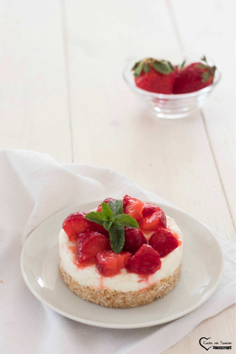 CHEESECAKE SEMPLICE ALLE FRAGOLE ricetta senza cottura golosa