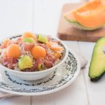 Insalata di riso prosciutto e melone con avocado