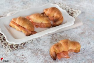 Cornetti salati con salmone