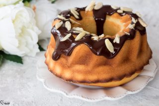 Torta con latte di mandorle