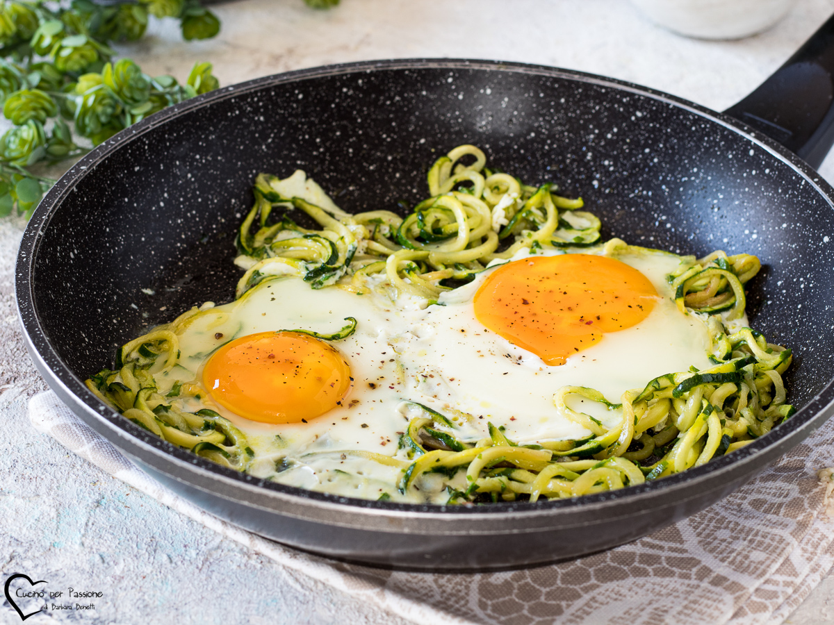 uova con zucchine ricetta facile veloce secondo piatto con contorno