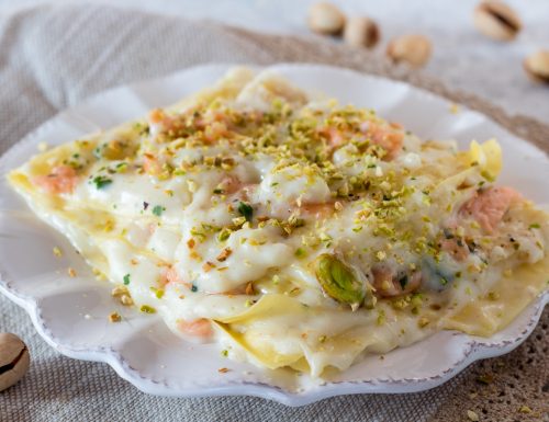 Lasagne con salmone affumicato e pistacchi