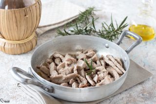 Straccetti di vitello al vino bianco