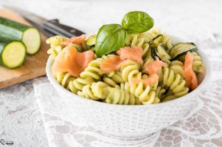 Pasta con salmone affumicato e zucchine