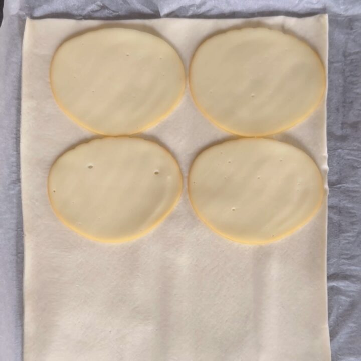 Girelle di pasta sfoglia prosciutto e formaggio